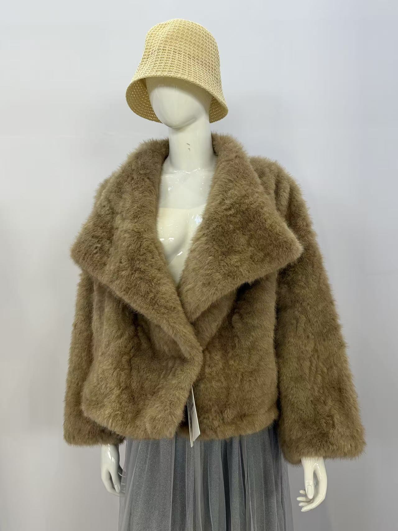 Quyon mo'ynali palto