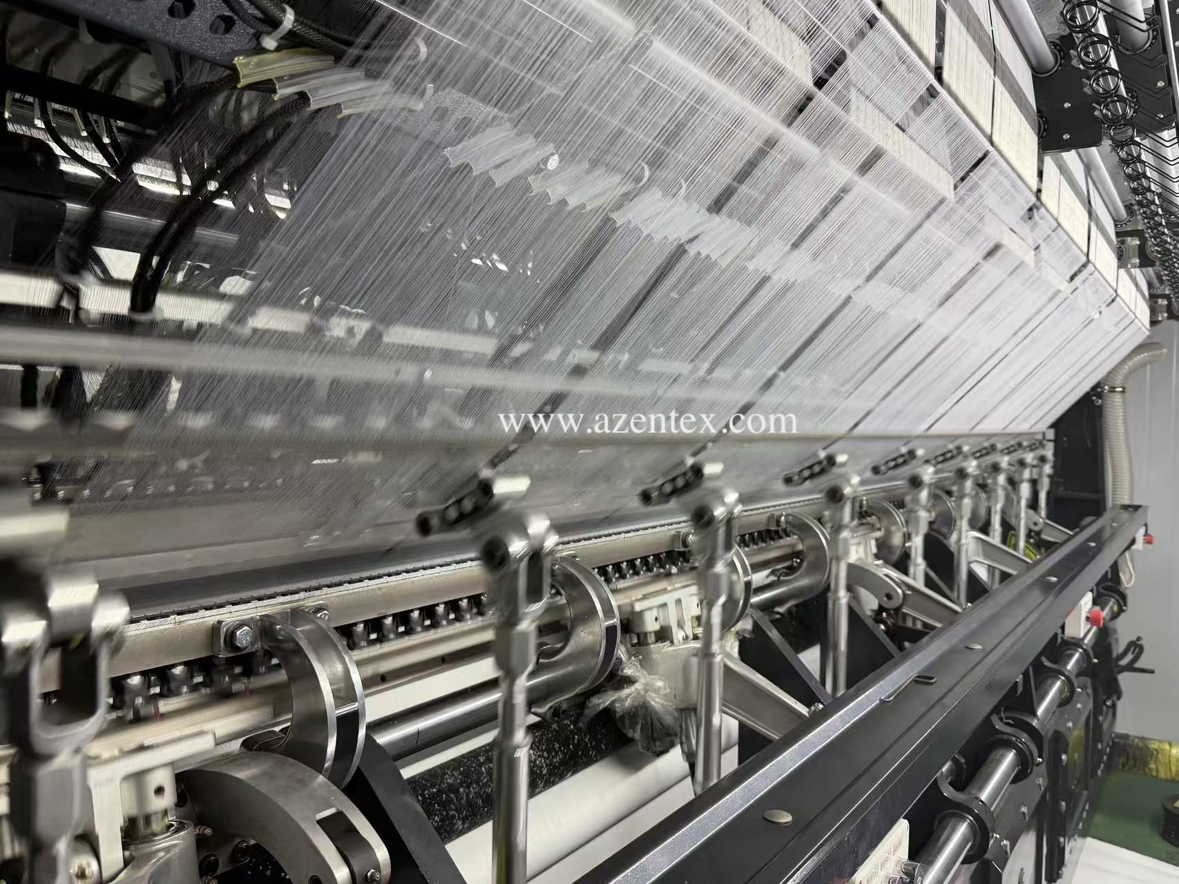 Machine jacquard &agrave; double aiguille